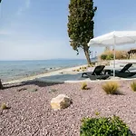 Mermaid Beachfront Apartment *