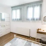 Mermaid Beachfront Apartment *