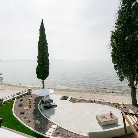 Mermaid Beachfront 코로피