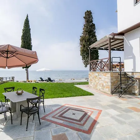 Mermaid Beachfront Apartment Koropi