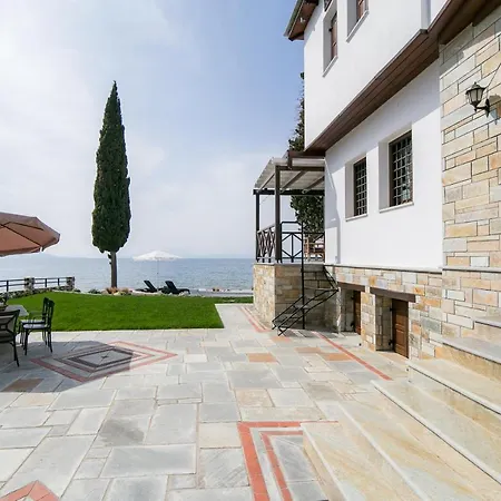 Mermaid Beachfront Apartman Koropí