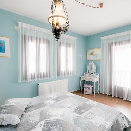 Mermaid Beachfront Apartment