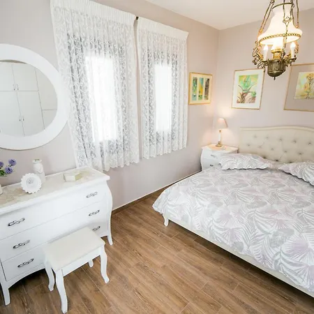 Apartment Mermaid Beachfront