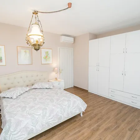 Mermaid Beachfront Apartman *