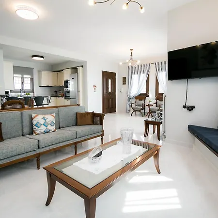 Mermaid Beachfront Apartament Koropi