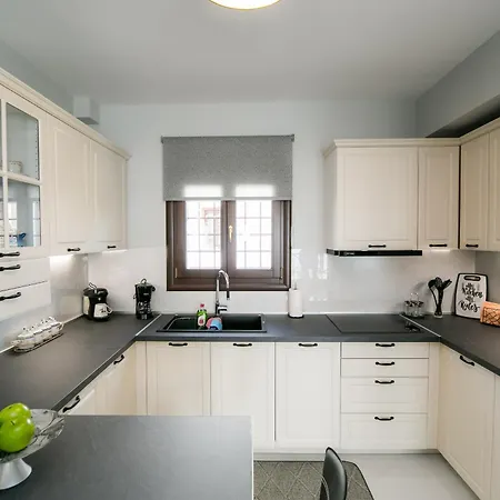 Mermaid Beachfront Apartman Koropí